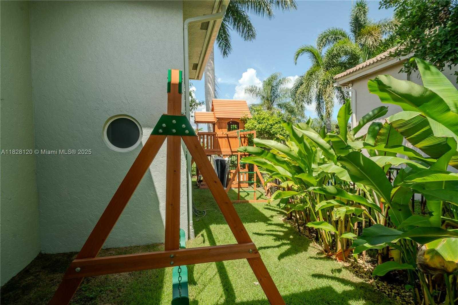 Small Image of 2493 POINCIANA DR, Weston Number 61