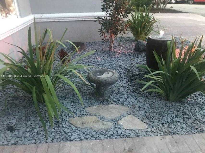 Small Image of 2108 NORTH EAST 24TH ST, Wilton Manors Number 2