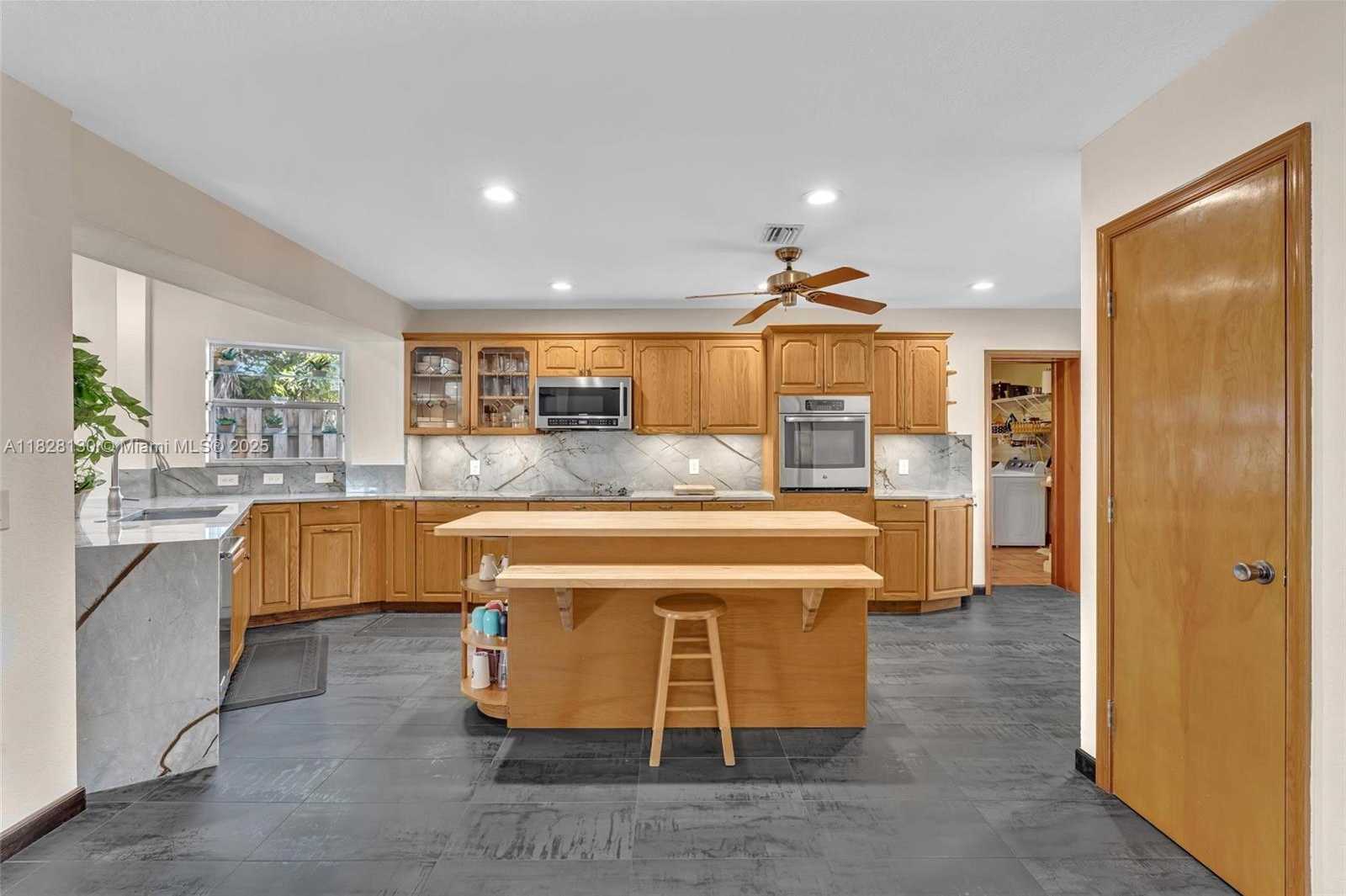 Small Image of 2108 NORTH EAST 24TH ST, Wilton Manors Number 6