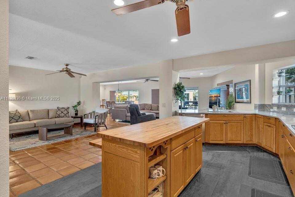 Small Image of 2108 NORTH EAST 24TH ST, Wilton Manors Number 7