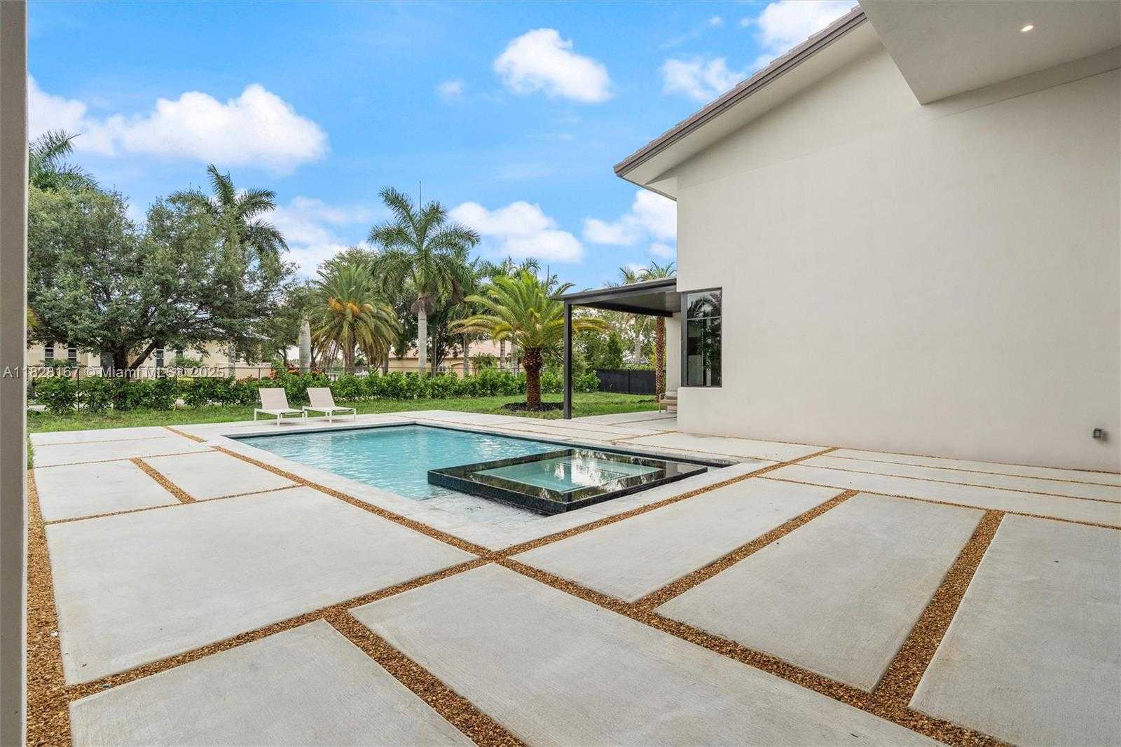 Small Image of 14930 SOUTH WEST 16TH CT, Davie Number 40