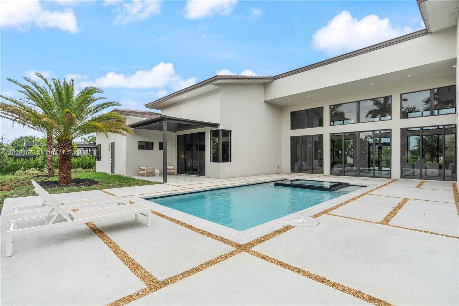 Small Image of 14930 SOUTH WEST 16TH CT, Davie Number 41