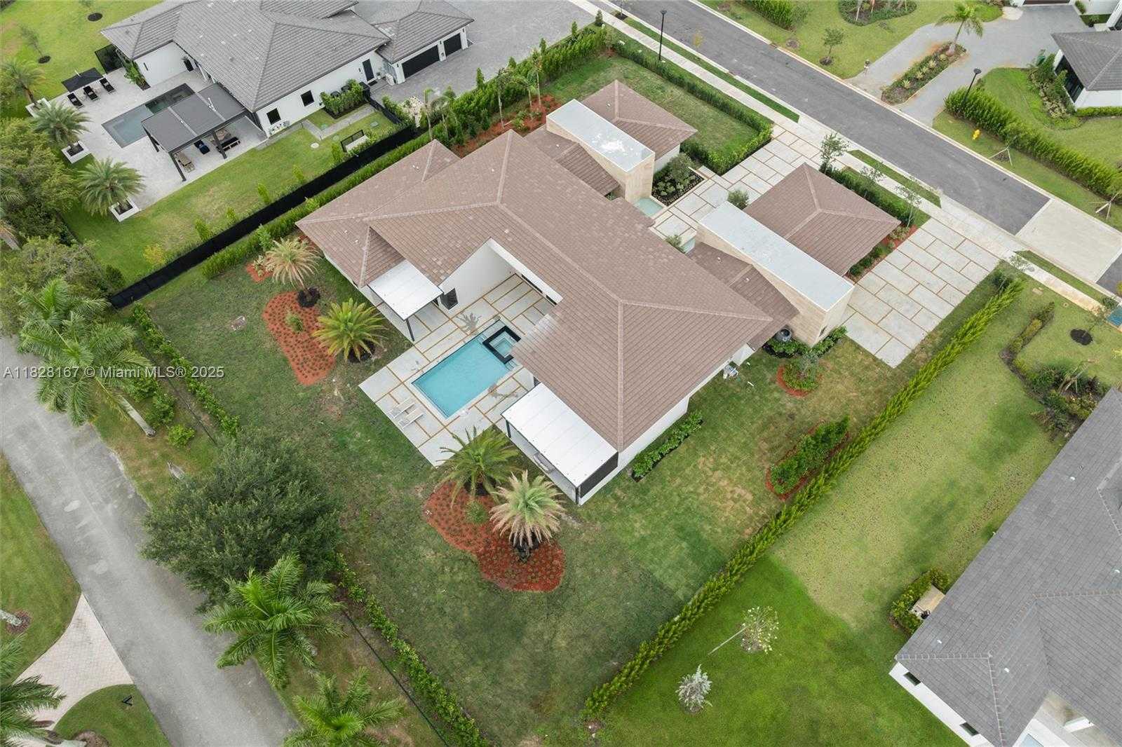 Small Image of 14930 SOUTH WEST 16TH CT, Davie Number 47