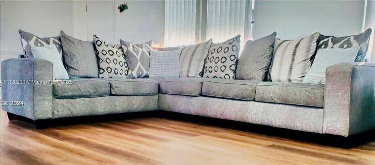 Small Image of 47 IVY LN, Davie Number 3
