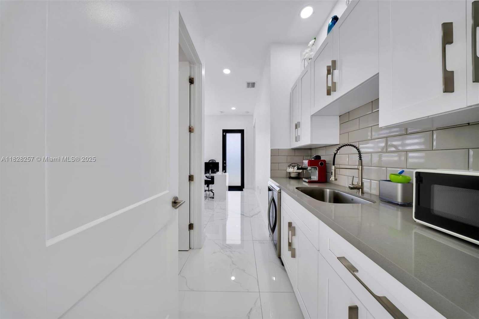 Small Image of 1550 SOUTH WEST 89TH CT, Miami Number 13