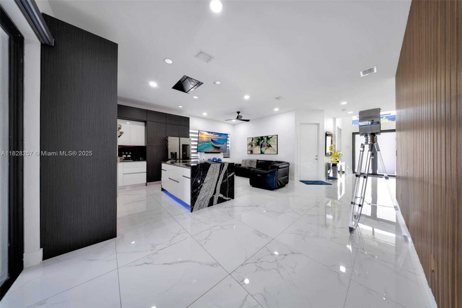Small Image of 1550 SOUTH WEST 89TH CT, Miami Number 18