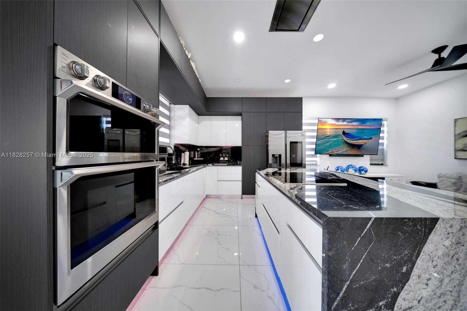 Small Image of 1550 SOUTH WEST 89TH CT, Miami Number 19