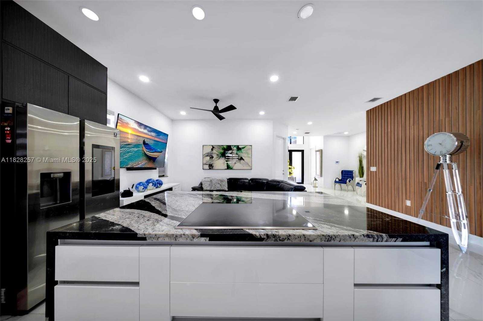 Small Image of 1550 SOUTH WEST 89TH CT, Miami Number 20