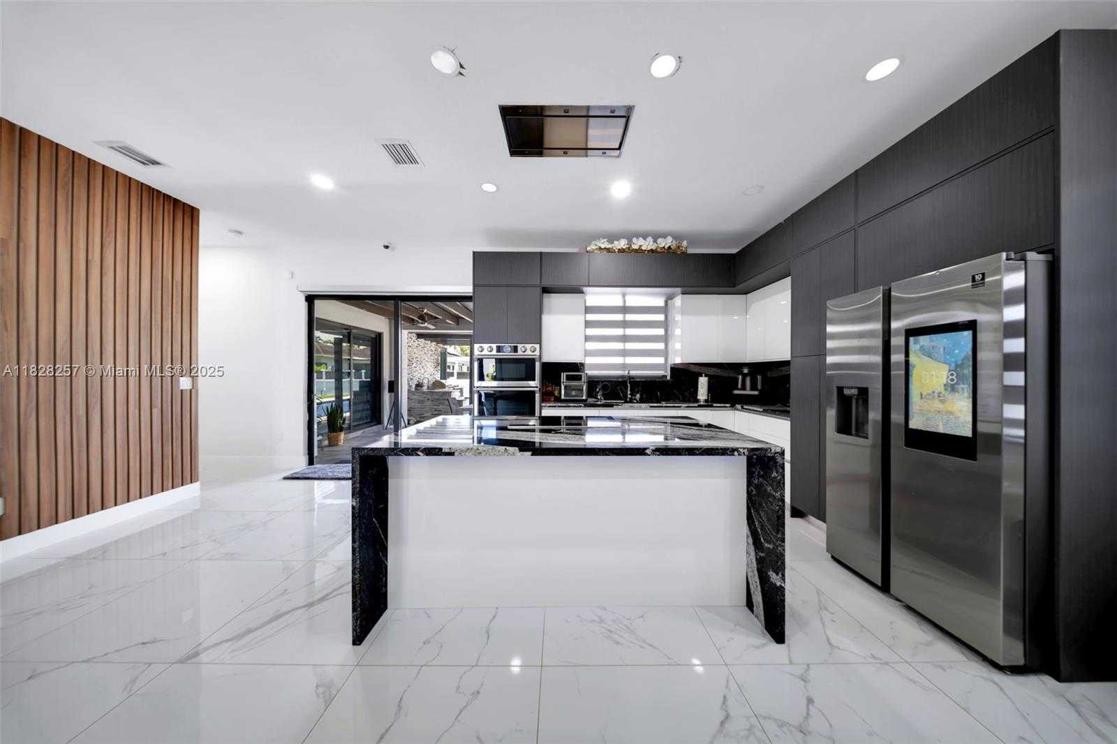 Small Image of 1550 SOUTH WEST 89TH CT, Miami Number 21
