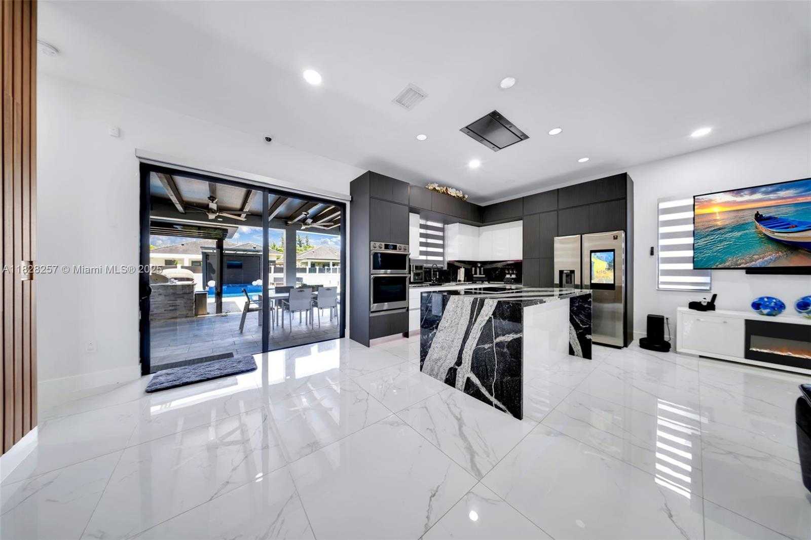 Small Image of 1550 SOUTH WEST 89TH CT, Miami Number 22