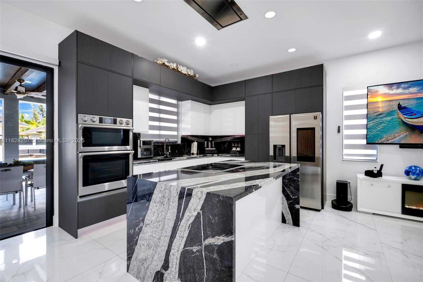 Small Image of 1550 SOUTH WEST 89TH CT, Miami Number 23