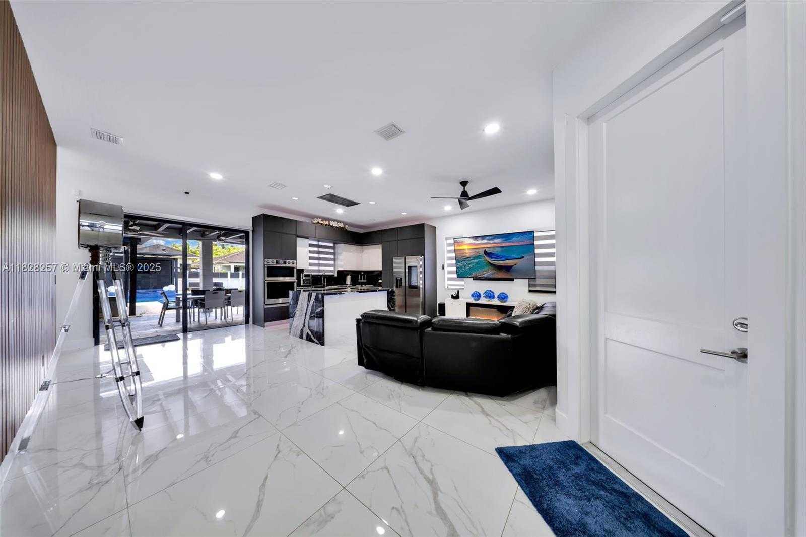Small Image of 1550 SOUTH WEST 89TH CT, Miami Number 25