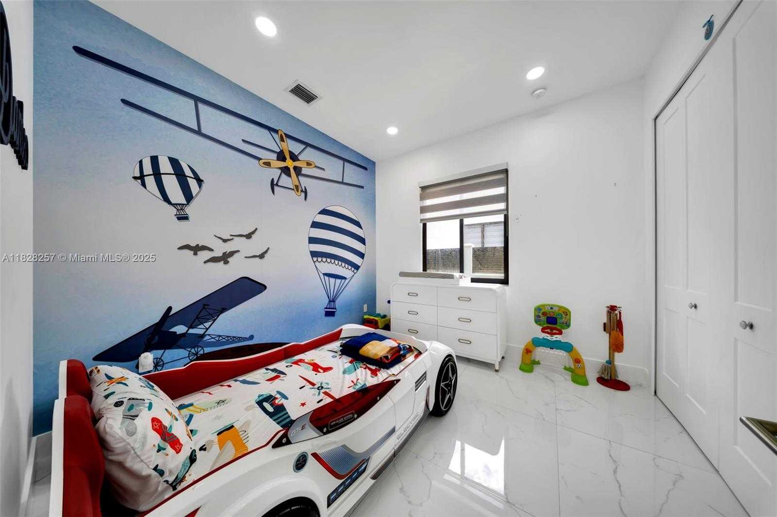 Small Image of 1550 SOUTH WEST 89TH CT, Miami Number 27