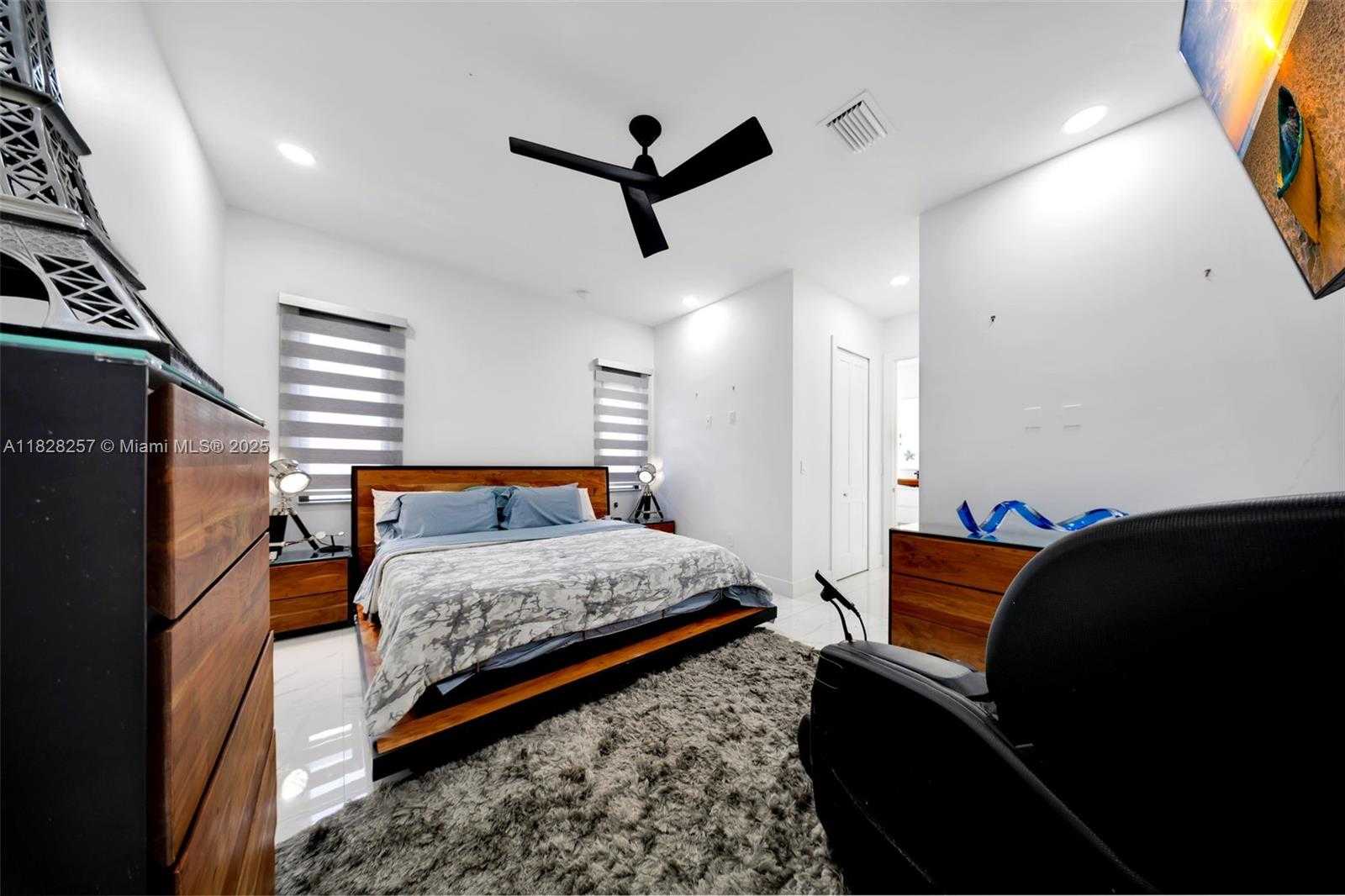Small Image of 1550 SOUTH WEST 89TH CT, Miami Number 34