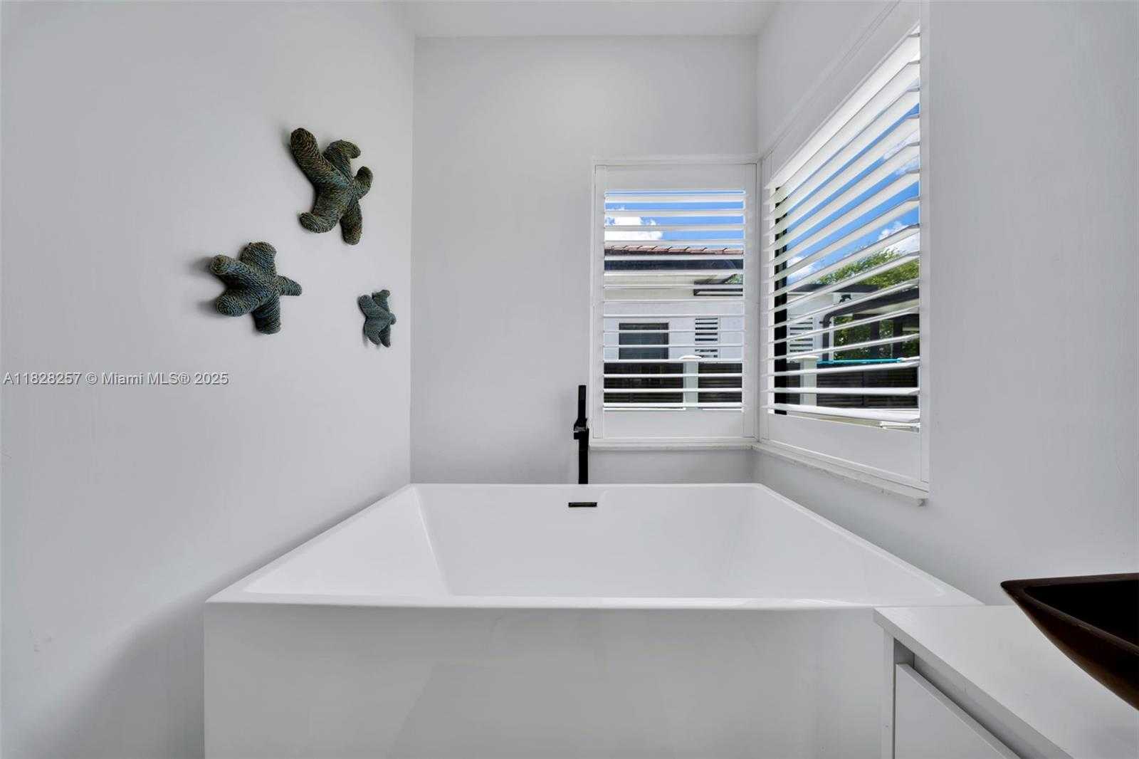 Small Image of 1550 SOUTH WEST 89TH CT, Miami Number 39