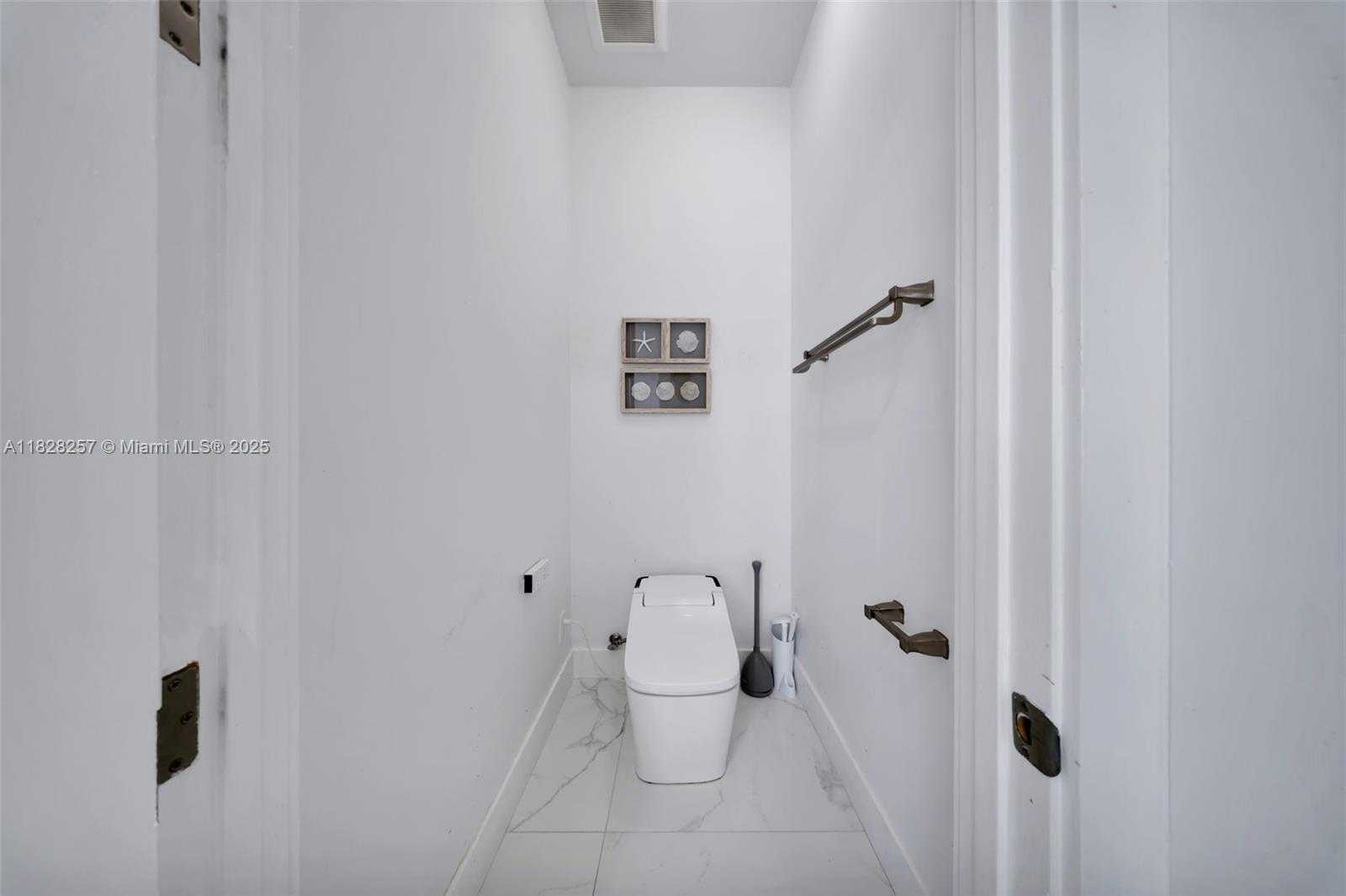 Small Image of 1550 SOUTH WEST 89TH CT, Miami Number 41