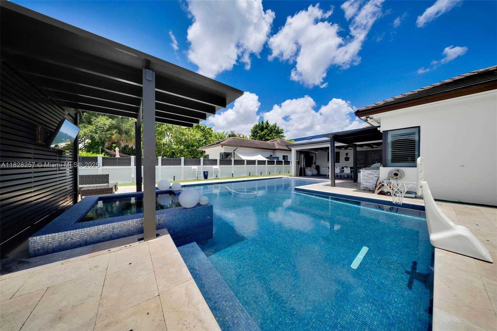 Small Image of 1550 SOUTH WEST 89TH CT, Miami Number 48