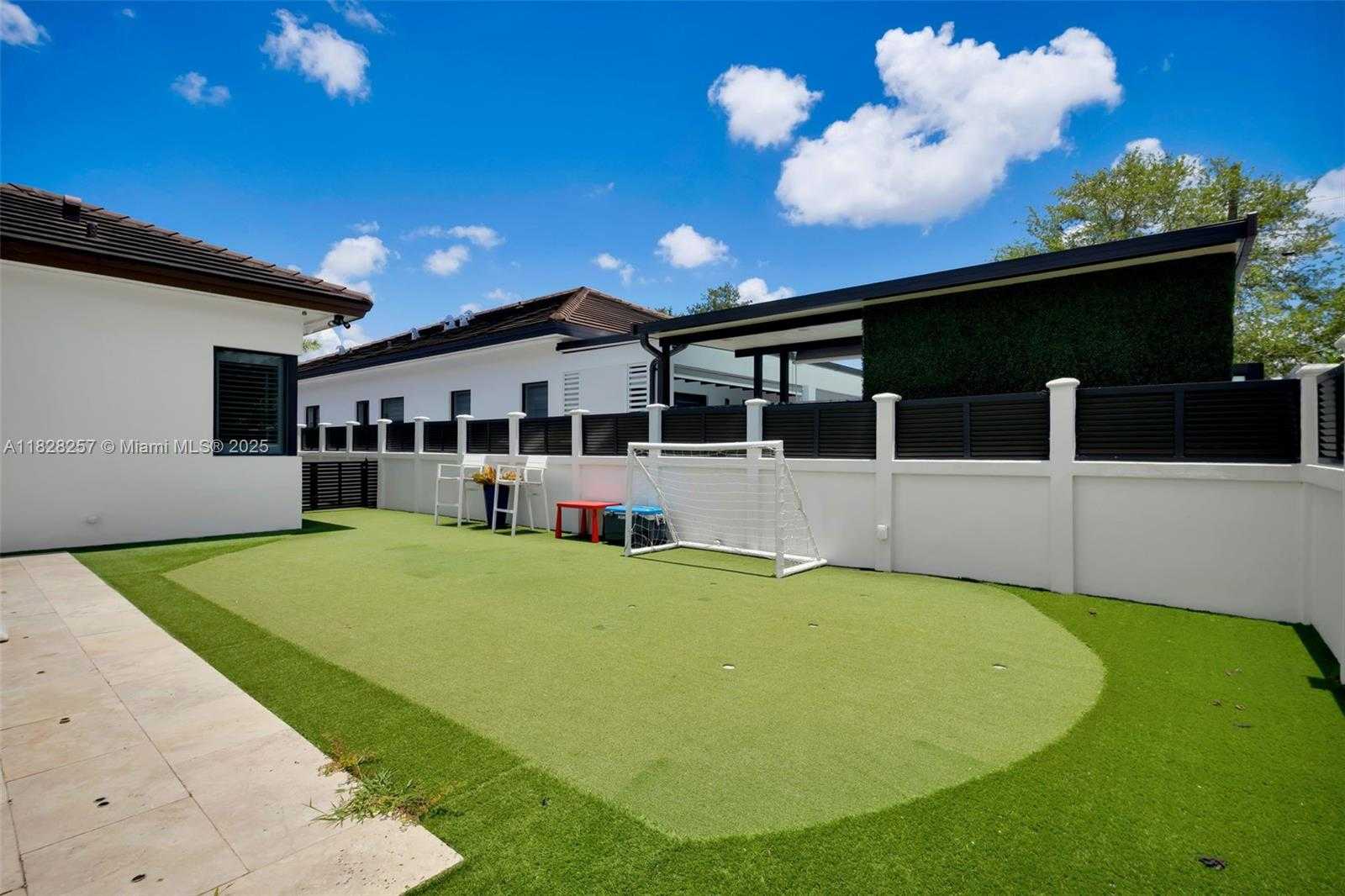 Small Image of 1550 SOUTH WEST 89TH CT, Miami Number 49