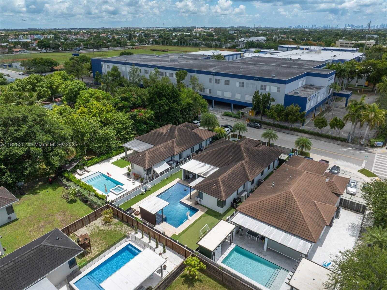 Small Image of 1550 SOUTH WEST 89TH CT, Miami Number 55