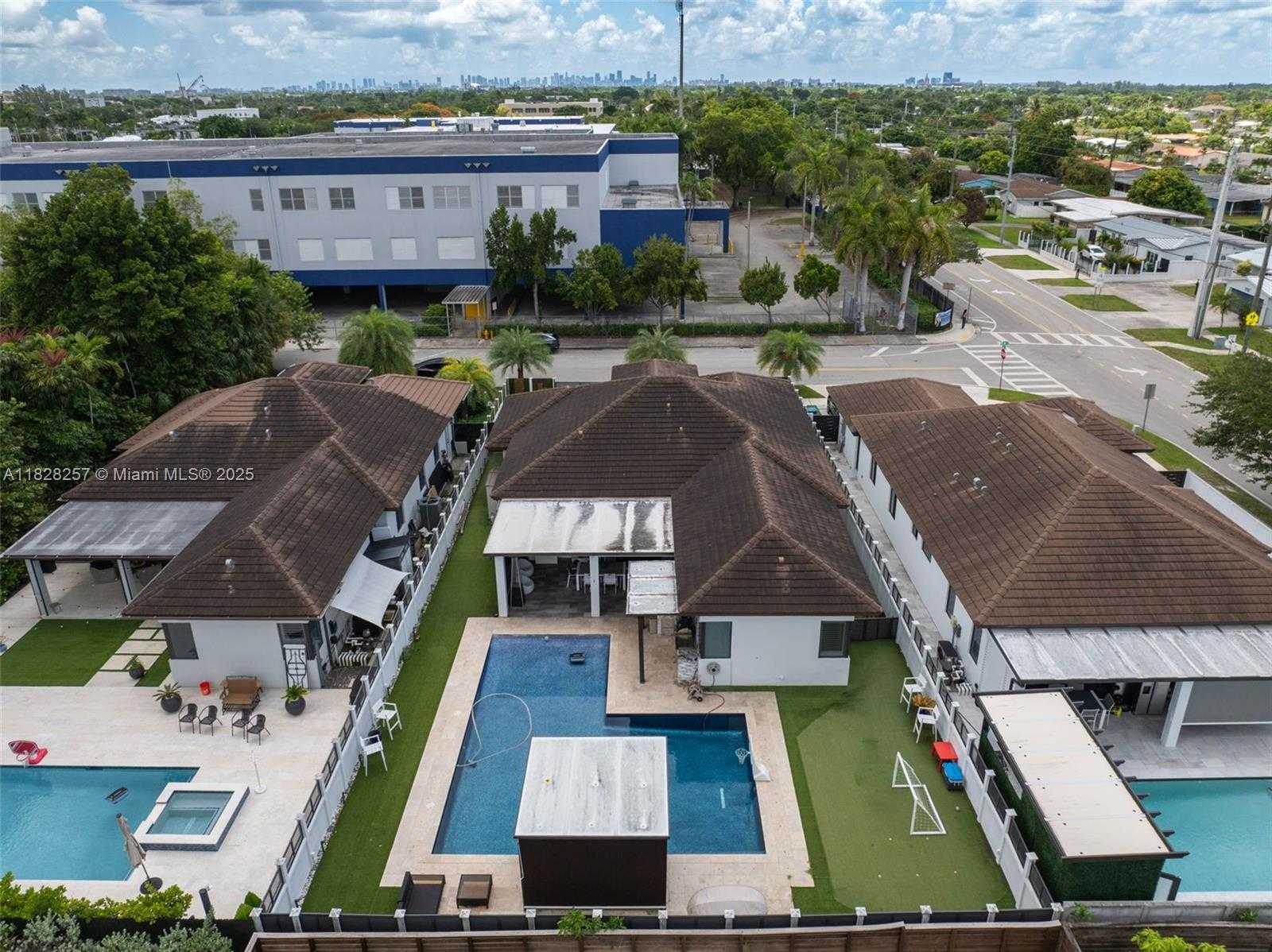 Small Image of 1550 SOUTH WEST 89TH CT, Miami Number 56