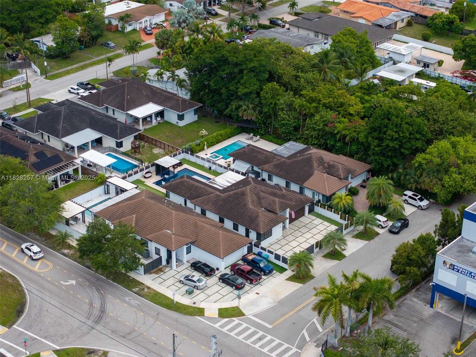Small Image of 1550 SOUTH WEST 89TH CT, Miami Number 6
