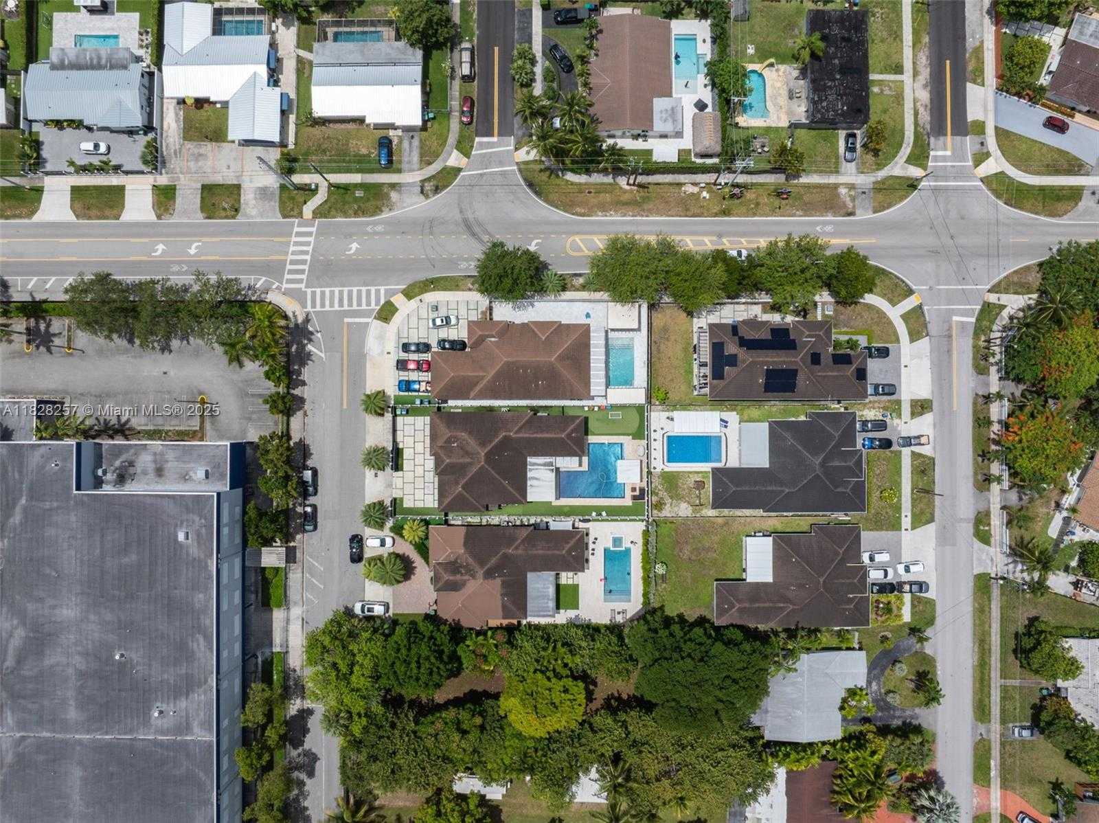 Small Image of 1550 SOUTH WEST 89TH CT, Miami Number 63