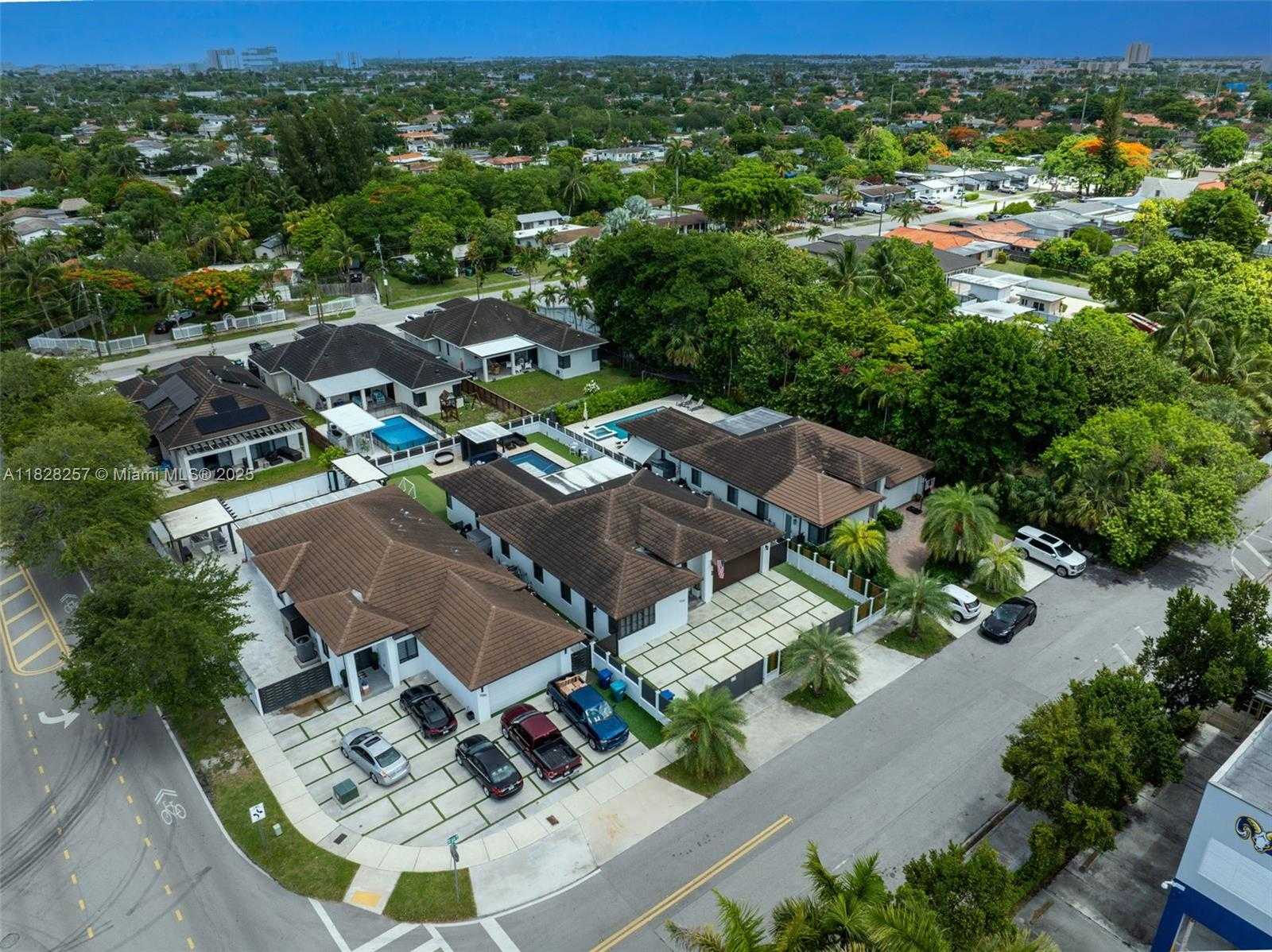 Small Image of 1550 SOUTH WEST 89TH CT, Miami Number 64