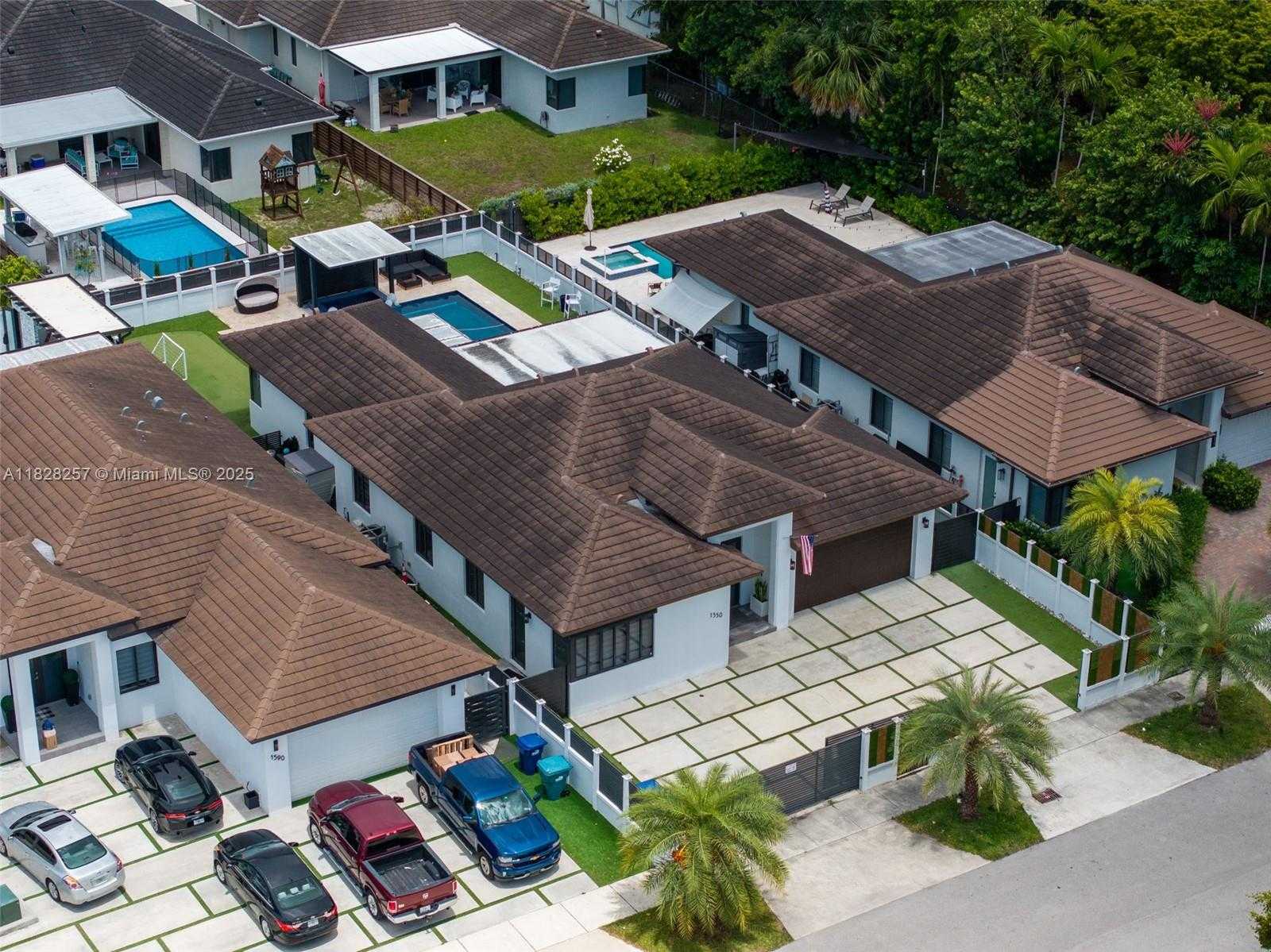 Small Image of 1550 SOUTH WEST 89TH CT, Miami Number 7