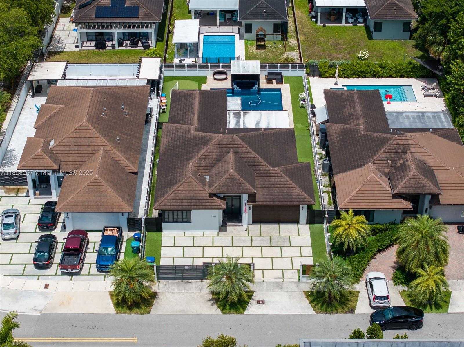 Small Image of 1550 SOUTH WEST 89TH CT, Miami Number 8