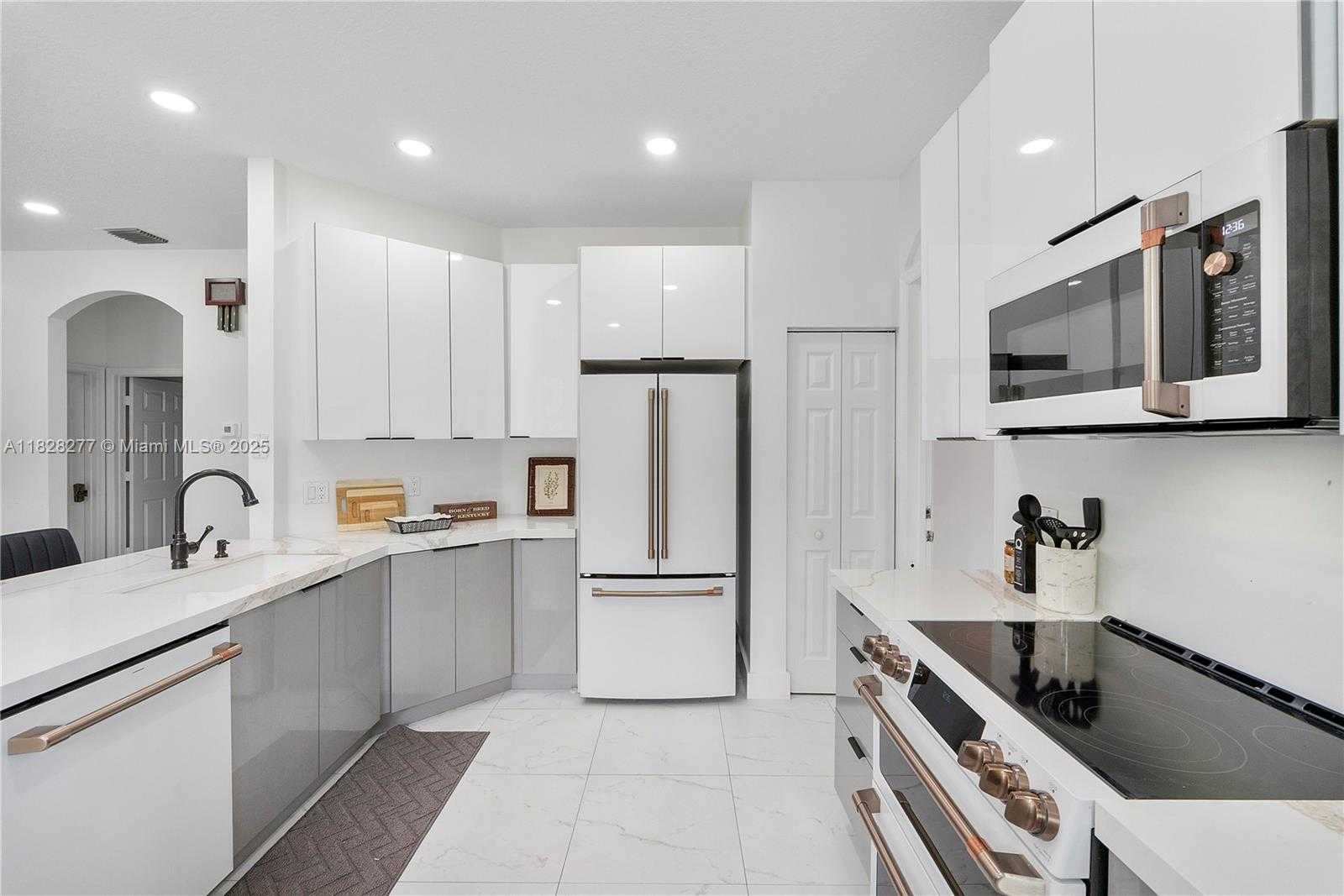 Small Image of 10922 NORTH WEST 49TH DR, Coral Springs Number 25
