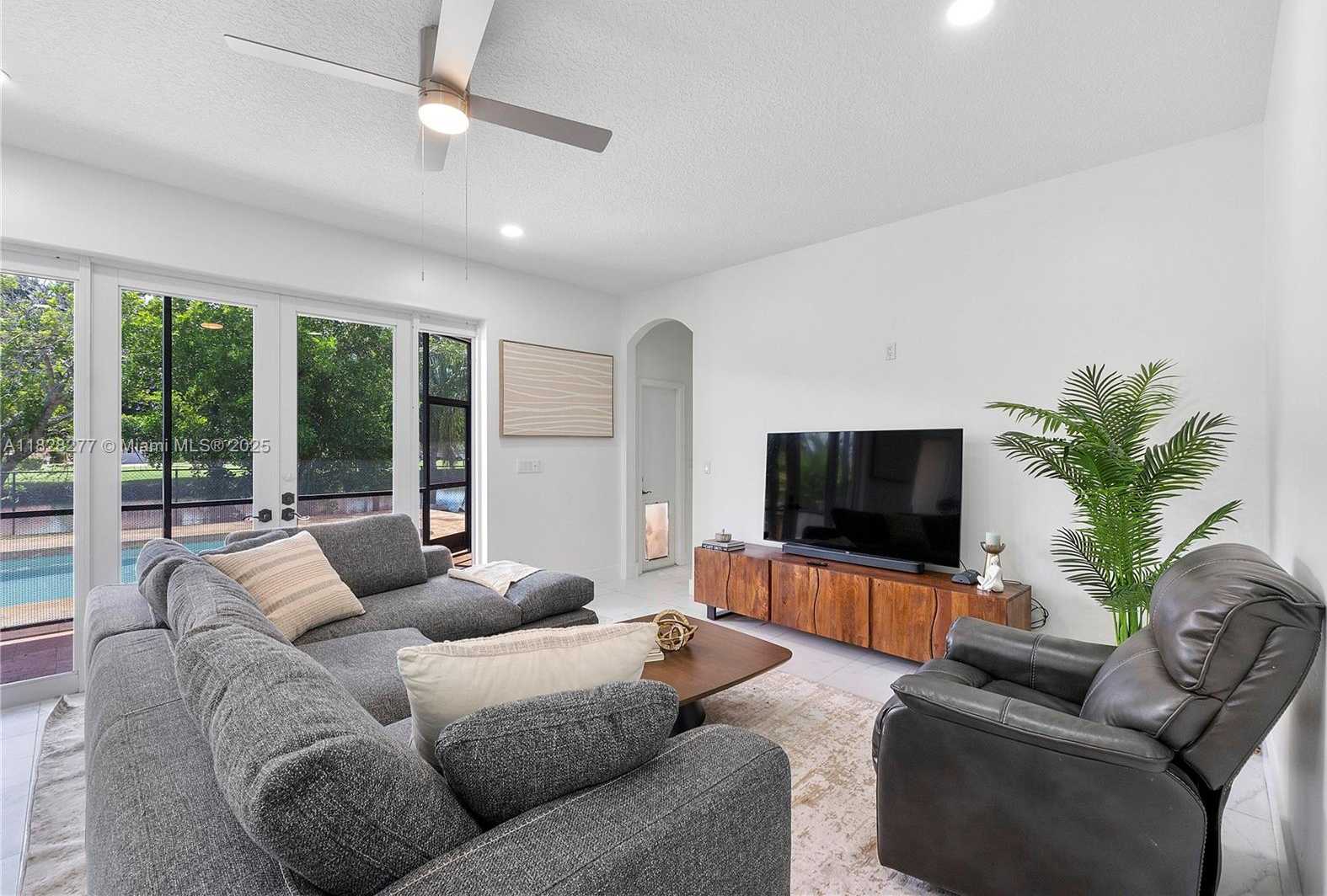 Small Image of 10922 NORTH WEST 49TH DR, Coral Springs Number 35