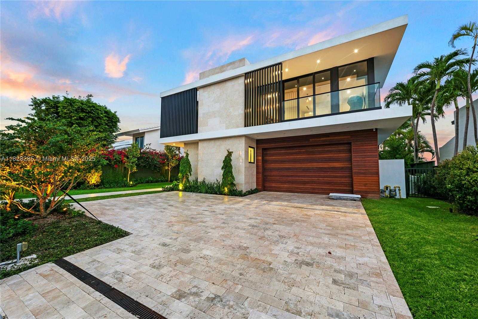 Small Image of 1410 SOUTH BISCAYNE POINT RD, Miami Beach Number 2