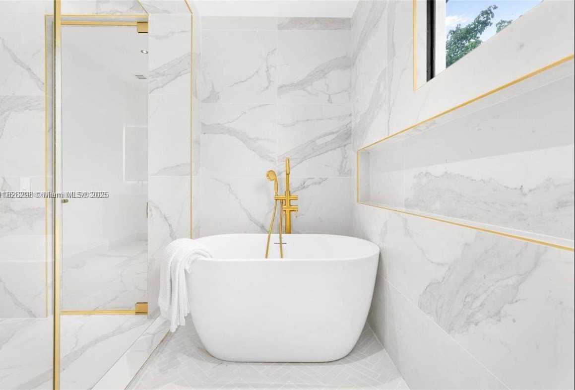 Small Image of 4444 ADAMS AVE, Miami Beach Number 13