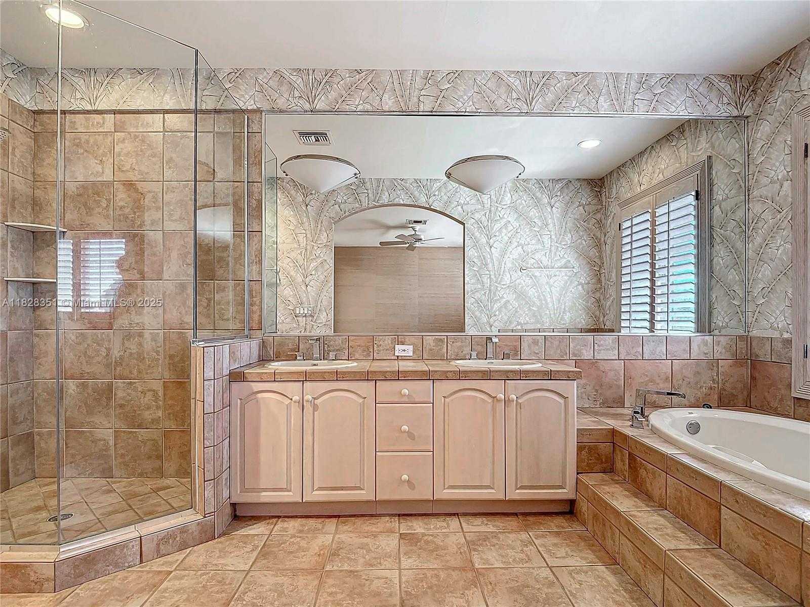 Small Image of 27201 IBIS COVE COURT, Bonita Springs Number 25
