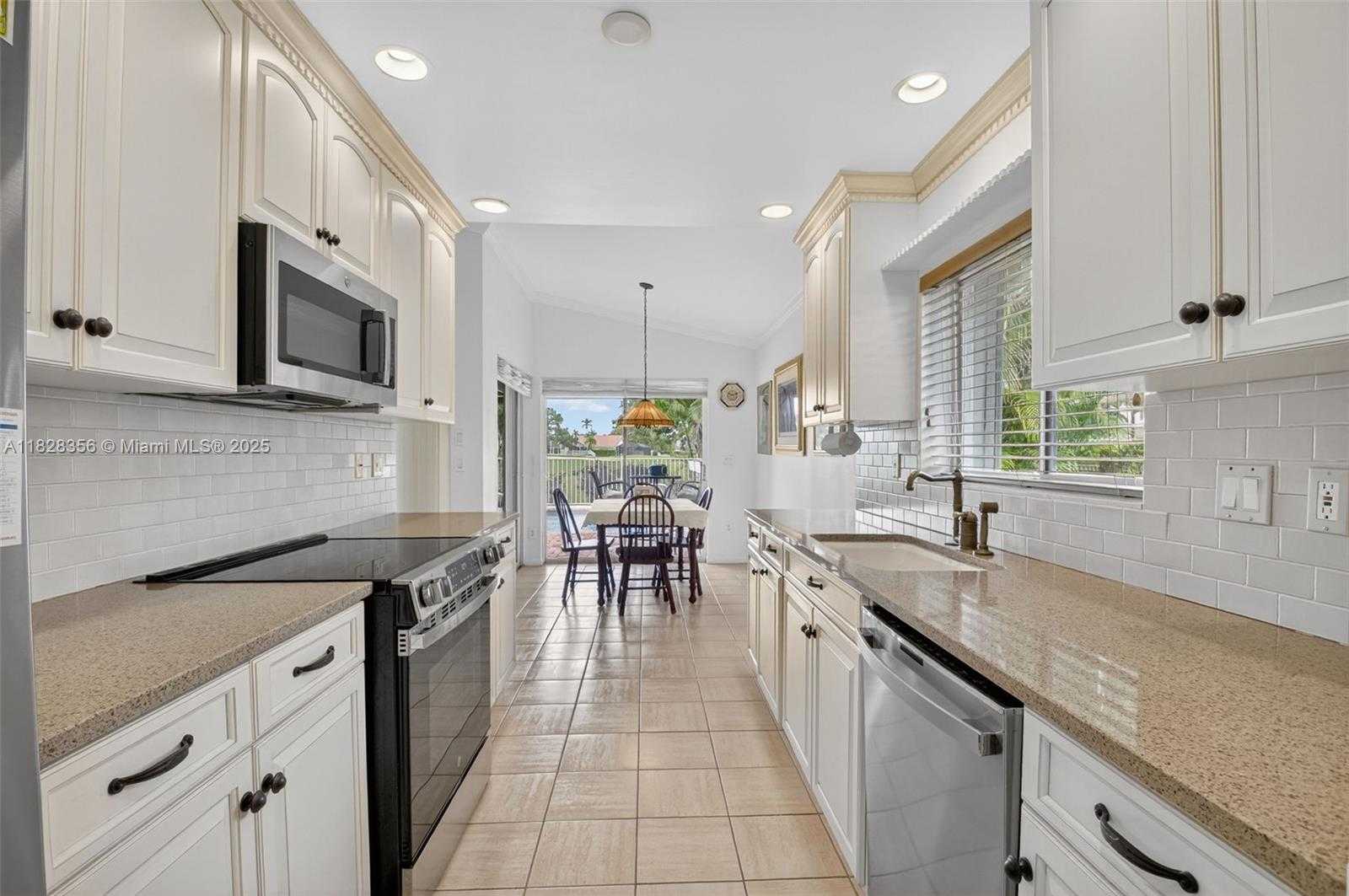 Small Image of 10344 SUNSET BEND DR, Boca Raton Number 14