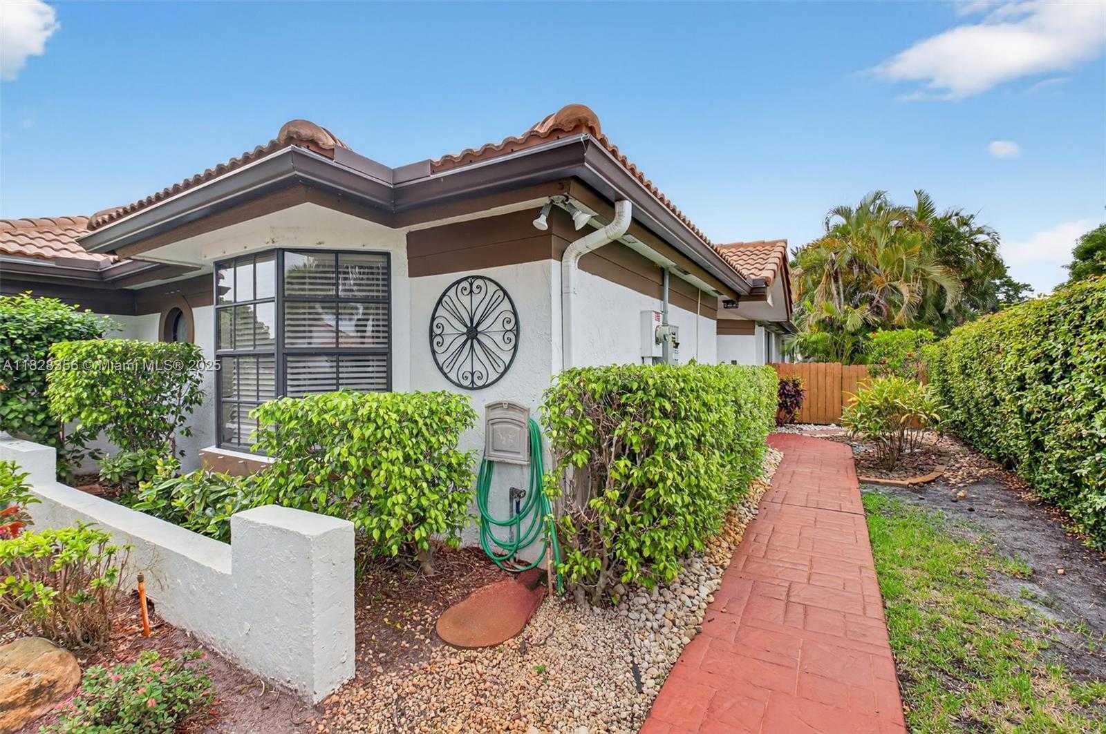 Small Image of 10344 SUNSET BEND DR, Boca Raton Number 37