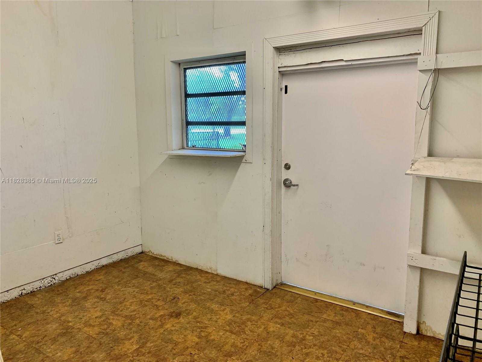 Small Image of 5221 ORANGE DR, Davie Number 12