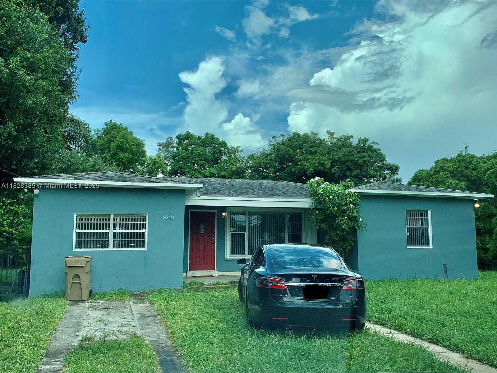 Small Image of 5221 ORANGE DR, Davie Number 2