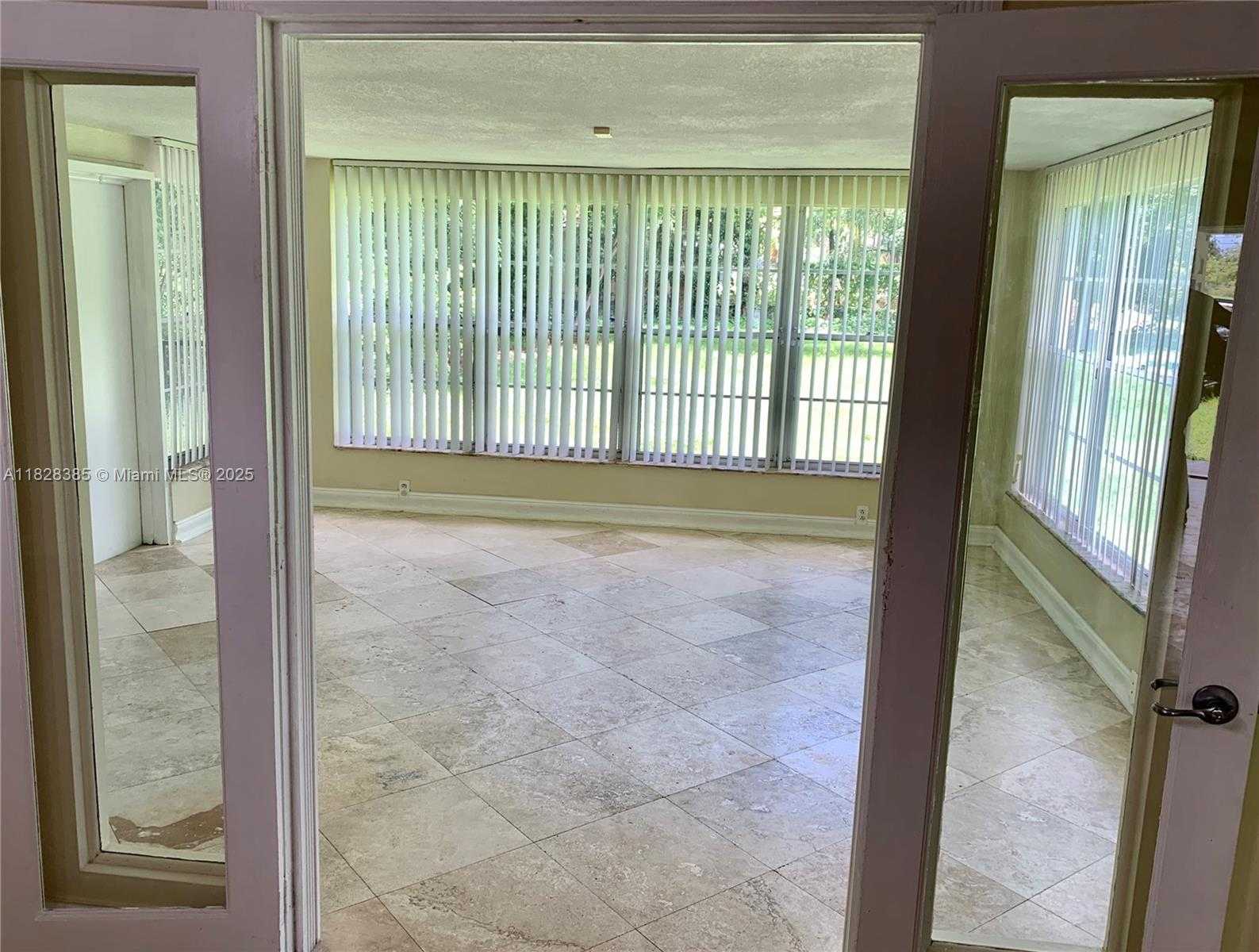 Small Image of 5221 ORANGE DR, Davie Number 6
