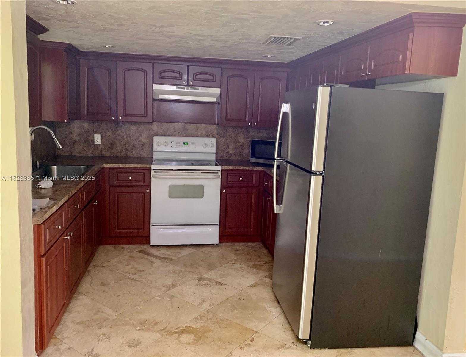 Small Image of 5221 ORANGE DR, Davie Number 7