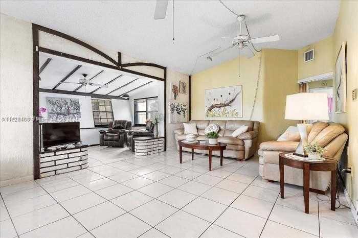 Small Image of 450 NORTH EAST 175TH ST, North Miami Beach Number 2