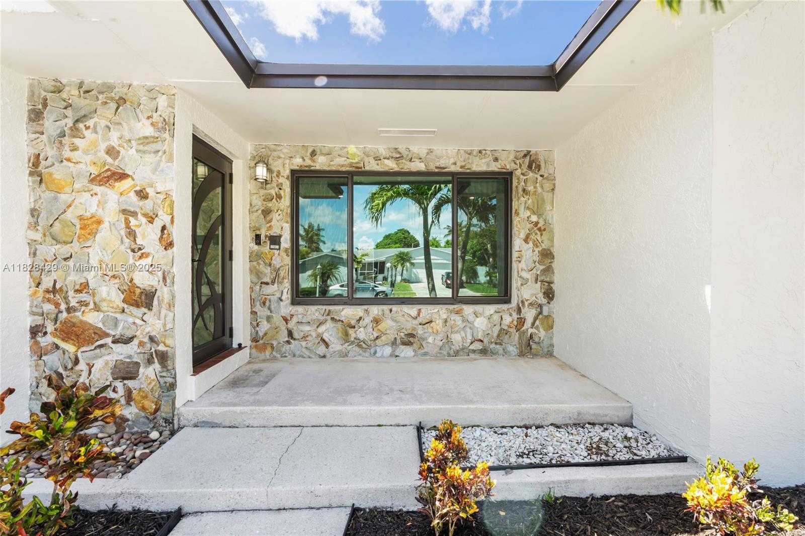 Small Image of 20175 SOUTH WEST 89TH CT, Cutler Bay Number 4