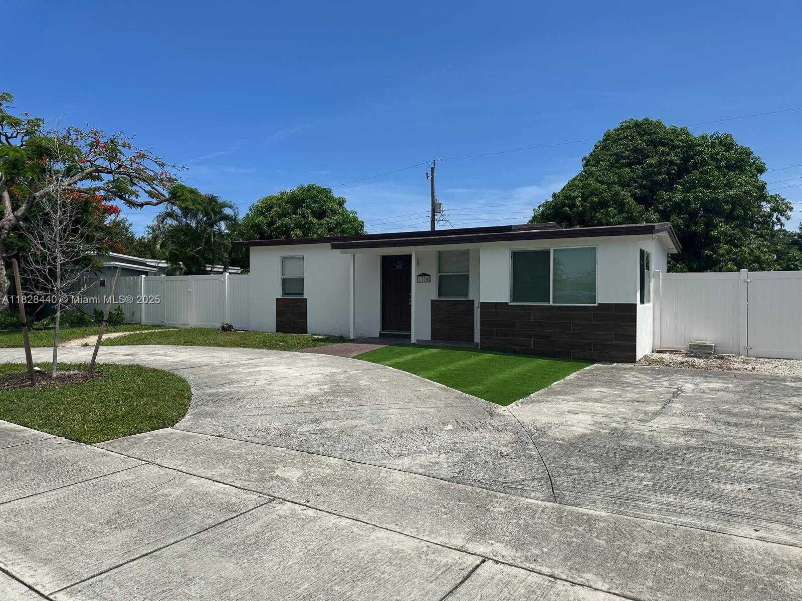 Small Image of 1754 NORTH EAST 48TH CT, Pompano Beach Number 2