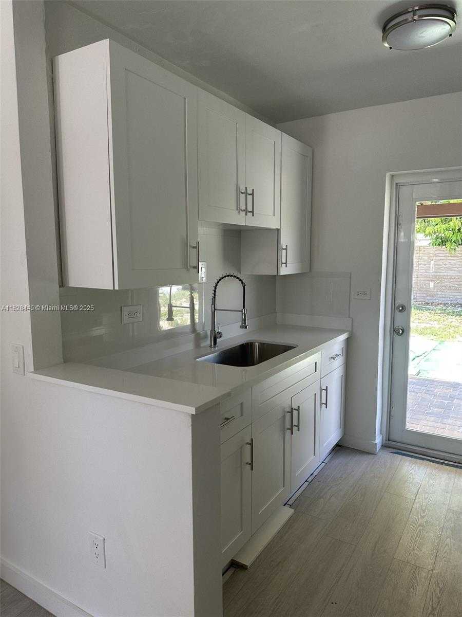 Small Image of 1754 NORTH EAST 48TH CT, Pompano Beach Number 6