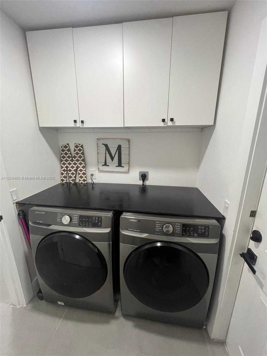 Small Image of 800 TANGLEWOOD CIR, Weston Number 10