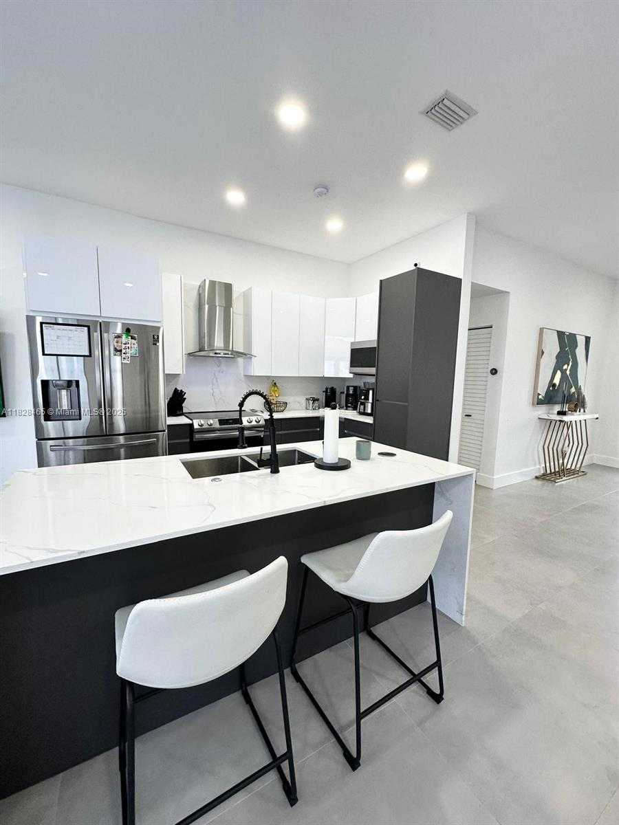 Small Image of 800 TANGLEWOOD CIR, Weston Number 18