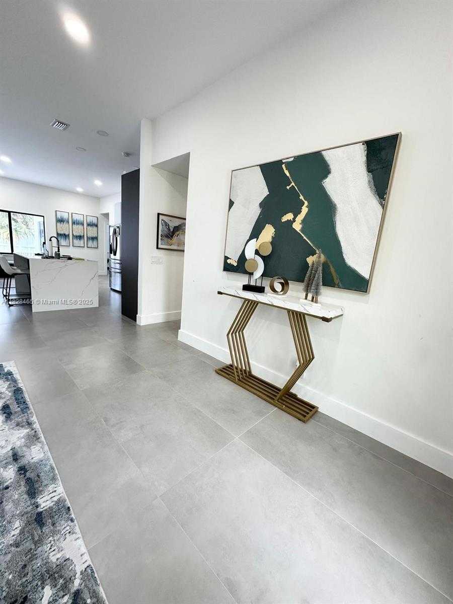 Small Image of 800 TANGLEWOOD CIR, Weston Number 19