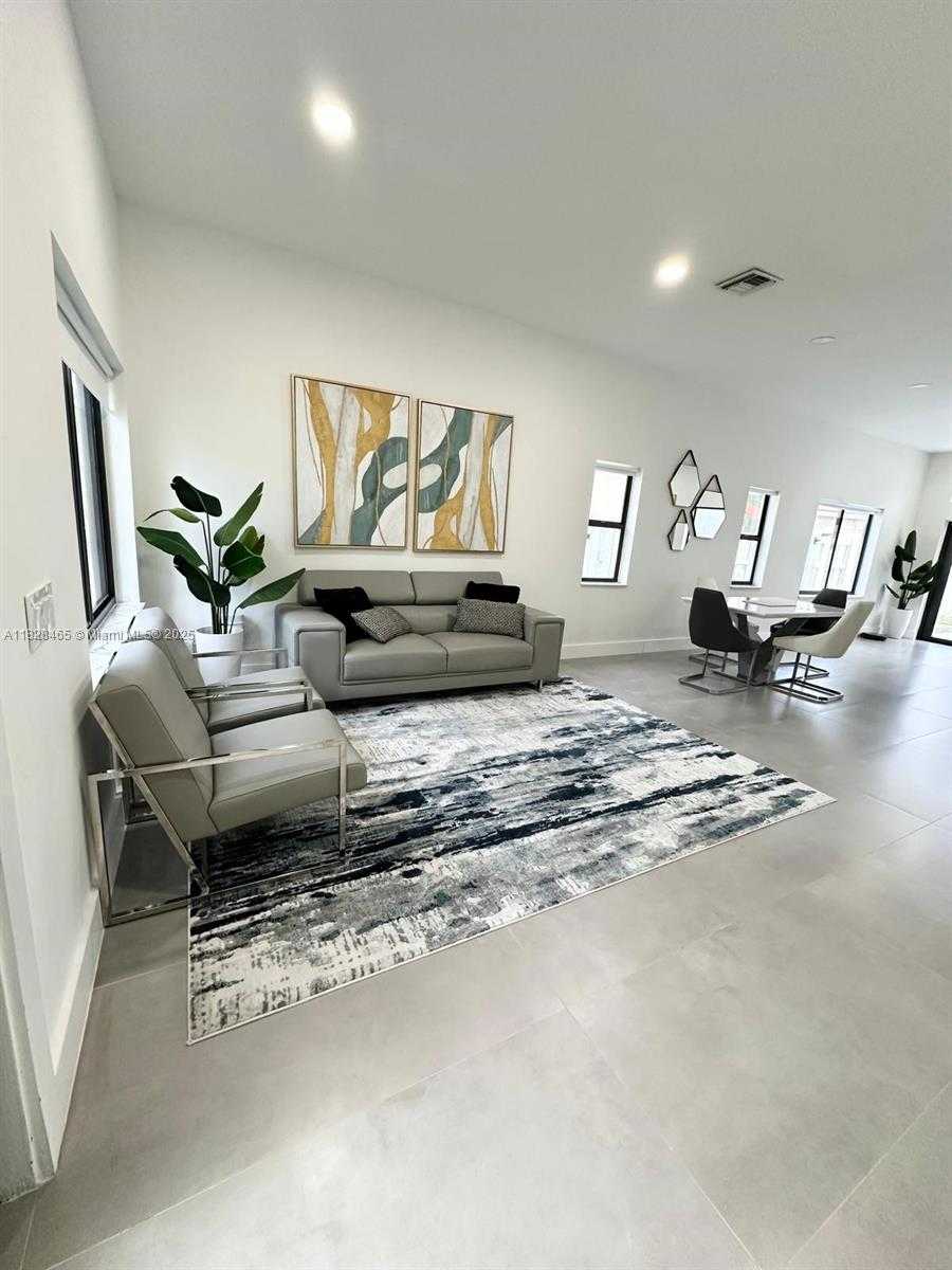 Small Image of 800 TANGLEWOOD CIR, Weston Number 20