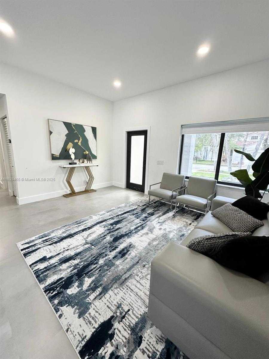 Small Image of 800 TANGLEWOOD CIR, Weston Number 21