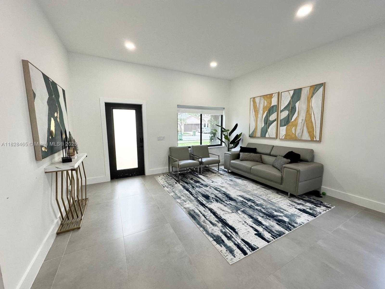 Small Image of 800 TANGLEWOOD CIR, Weston Number 22